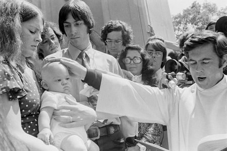 Catholics for Choice board member Fr. Joseph O’Rourke and president Joan Harriman made national news in 1974 when they traveled to Marlborough, Mass., to baptize an infant whose mother had publicly stated that she supported abortion access and was subsequently denied baptism by the local priest. © AP.