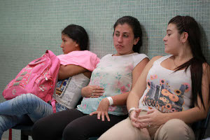 Women in Colombia wait for test results after being diagnosed with the Zika virus. © AP PHOTO/RICARDO MAZALAN